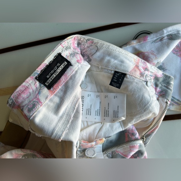 NWOT Insight 51 Flower Print Jeans - Picture 6 of 6